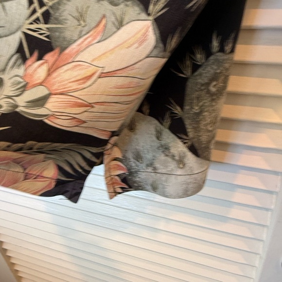 Tommy Bahama Men’s 100% Silk Hawaiian Shirt in Size XXL - Picture 5 of 8